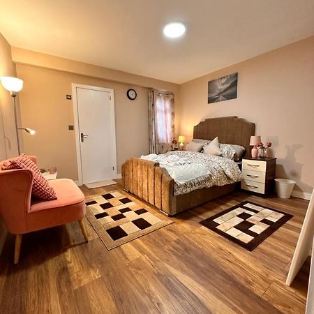 Canary Wharf Single Double And En-Suite Rooms 런던 외부 사진