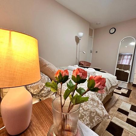 Canary Wharf Single Double And En-Suite Rooms 런던 외부 사진