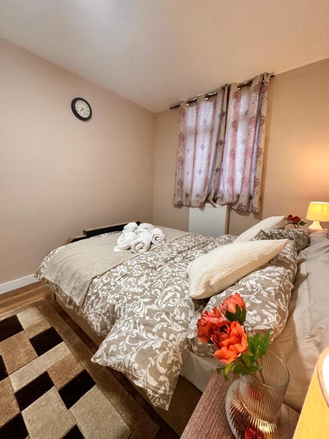 Canary Wharf Single Double And En-Suite Rooms 런던 외부 사진