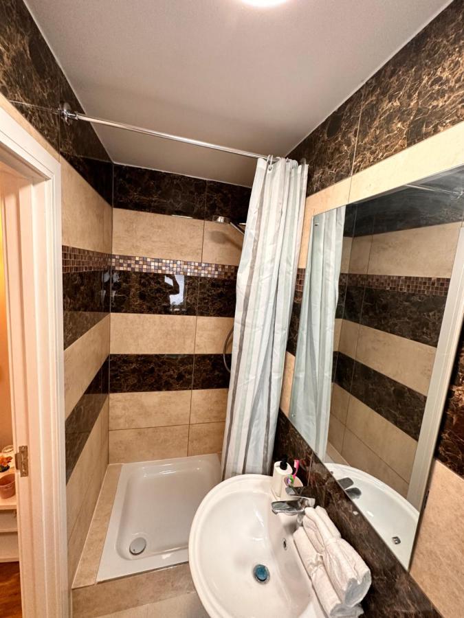 Canary Wharf Single Double And En-Suite Rooms 런던 외부 사진
