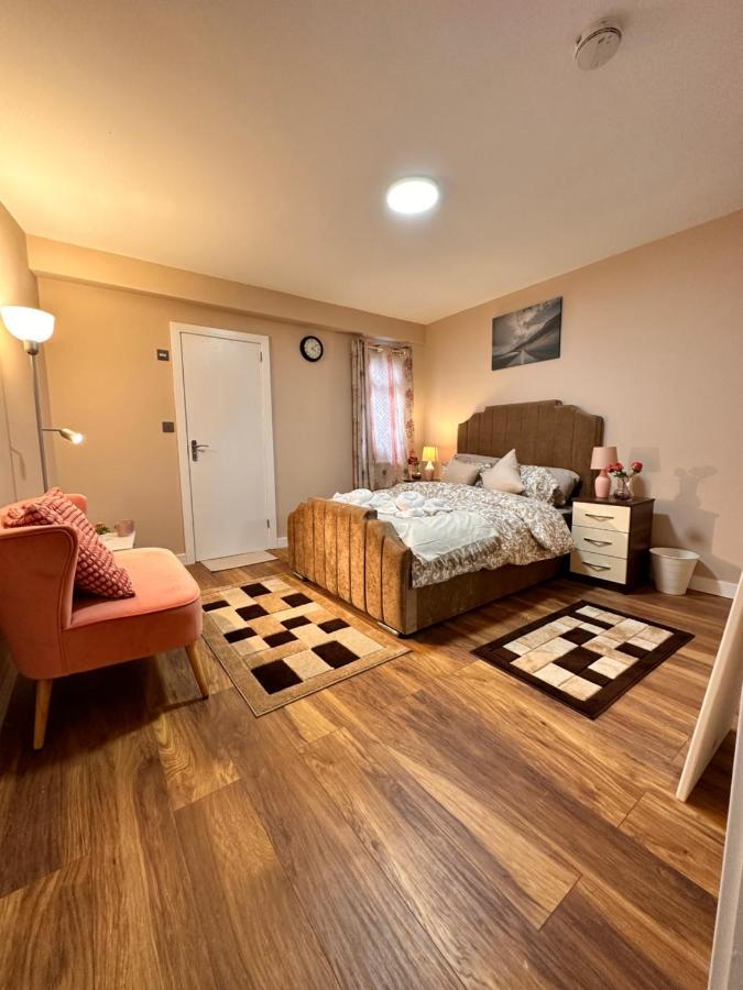 Canary Wharf Single Double And En-Suite Rooms 런던 외부 사진