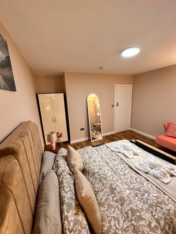 Canary Wharf Single Double And En-Suite Rooms 런던 외부 사진