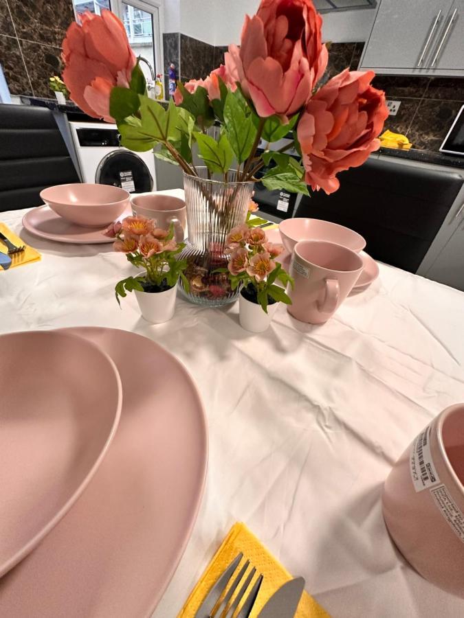 Canary Wharf Single Double And En-Suite Rooms 런던 외부 사진