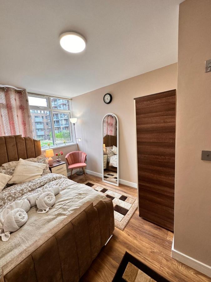 Canary Wharf Single Double And En-Suite Rooms 런던 외부 사진
