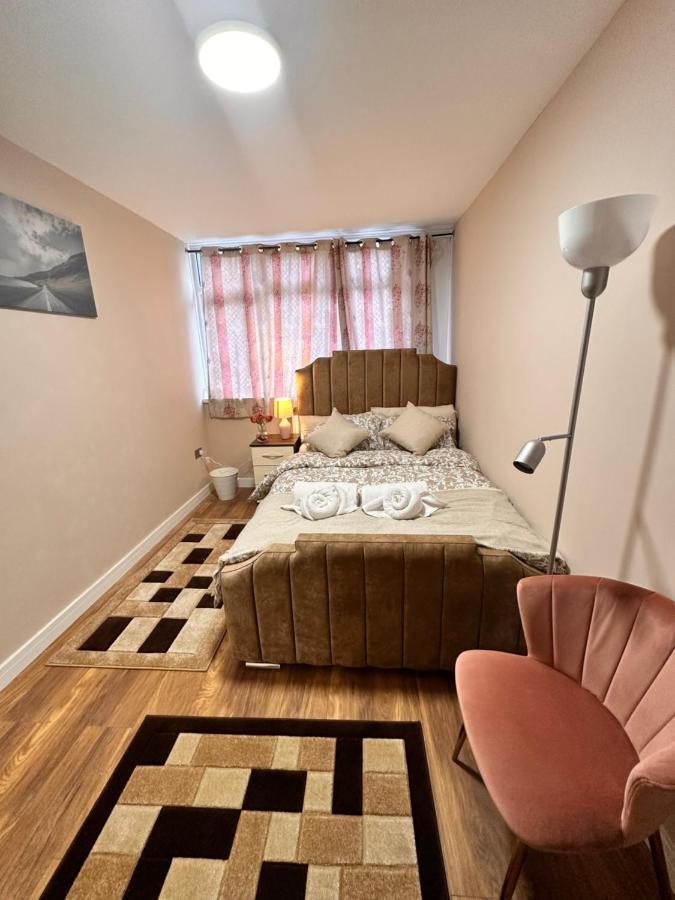 Canary Wharf Single Double And En-Suite Rooms 런던 외부 사진