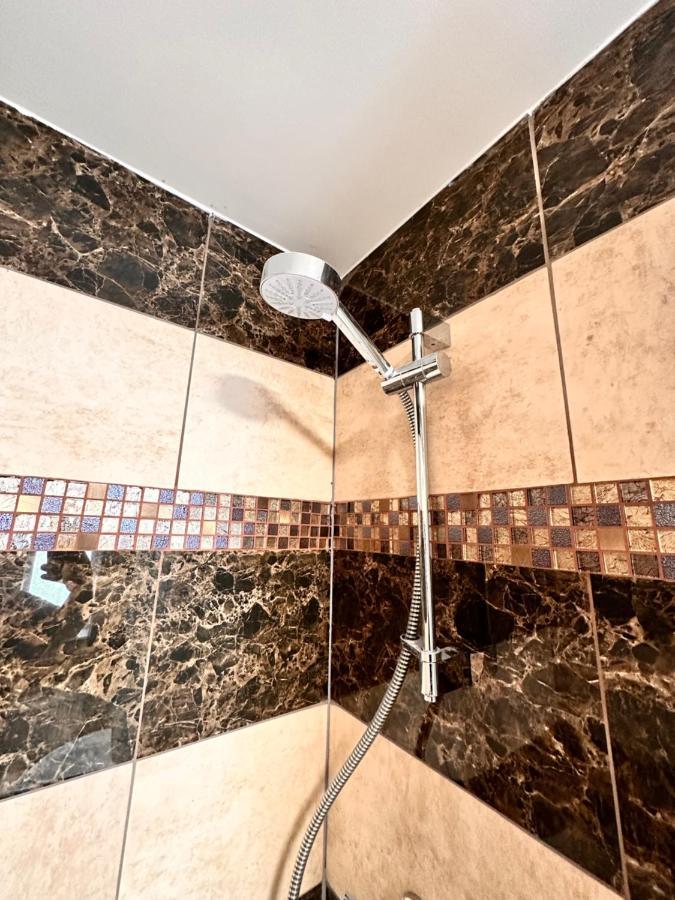 Canary Wharf Single Double And En-Suite Rooms 런던 외부 사진