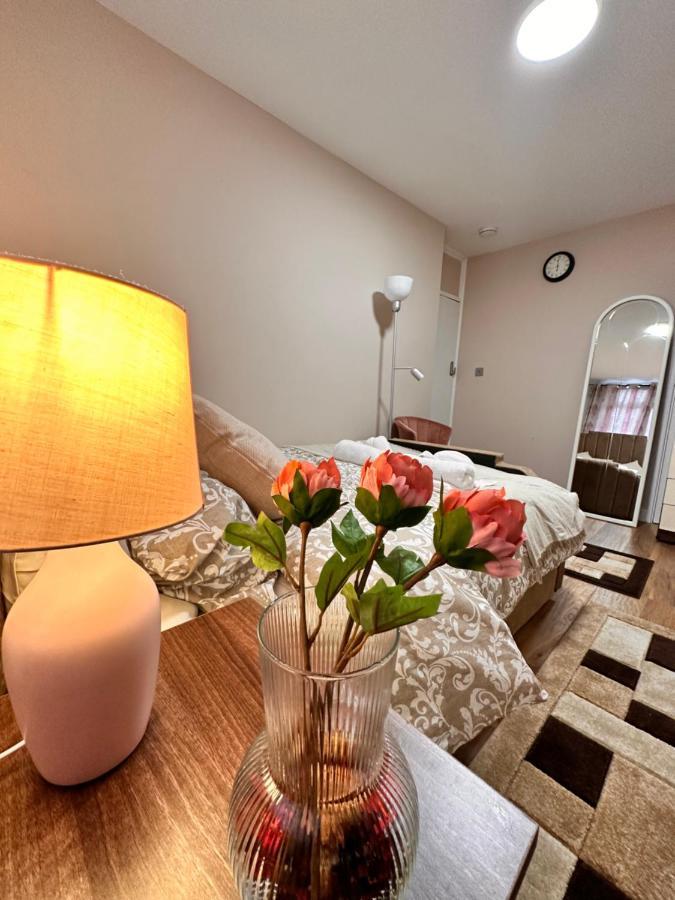 Canary Wharf Single Double And En-Suite Rooms 런던 외부 사진