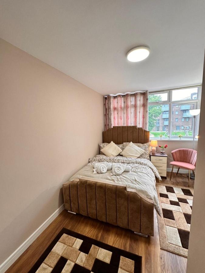 Canary Wharf Single Double And En-Suite Rooms 런던 외부 사진