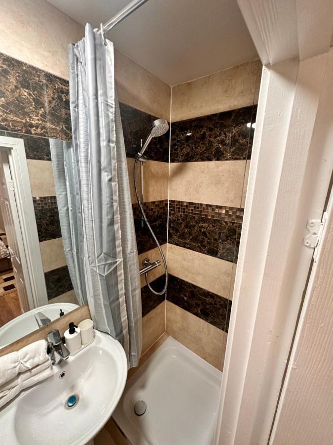 Canary Wharf Single Double And En-Suite Rooms 런던 외부 사진