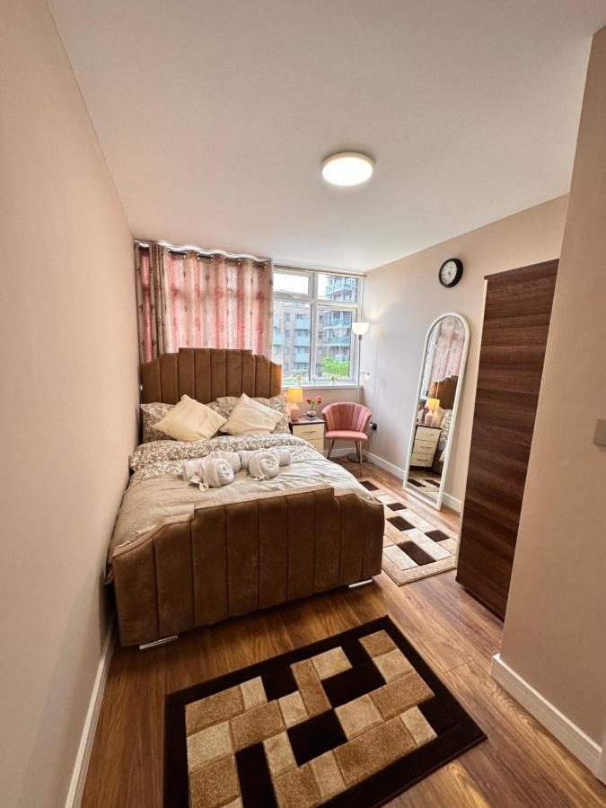 Canary Wharf Single Double And En-Suite Rooms 런던 외부 사진