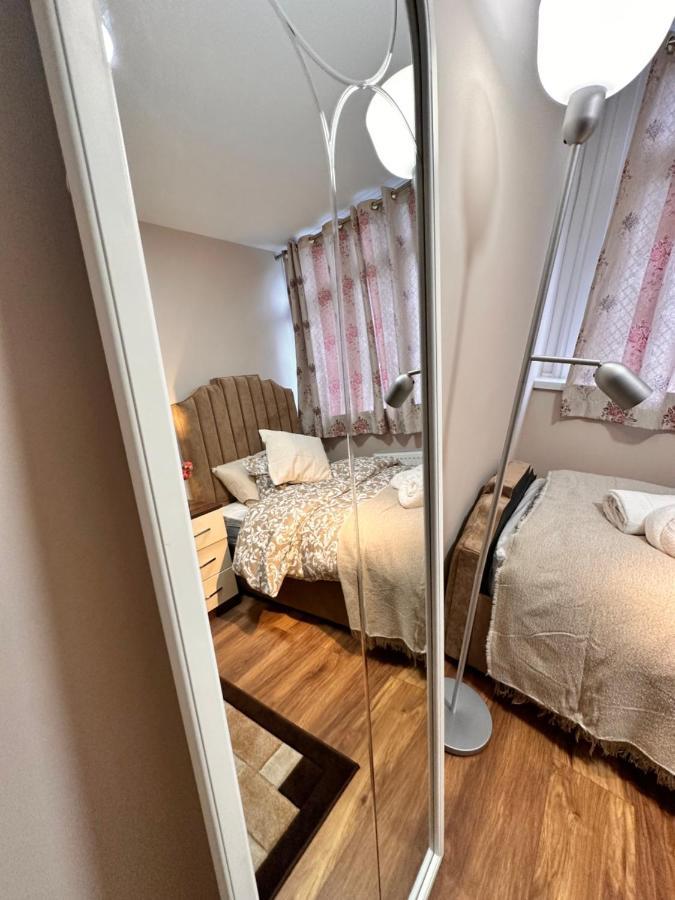 Canary Wharf Single Double And En-Suite Rooms 런던 외부 사진