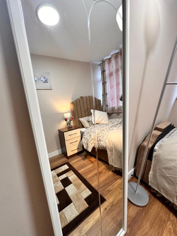Canary Wharf Single Double And En-Suite Rooms 런던 외부 사진
