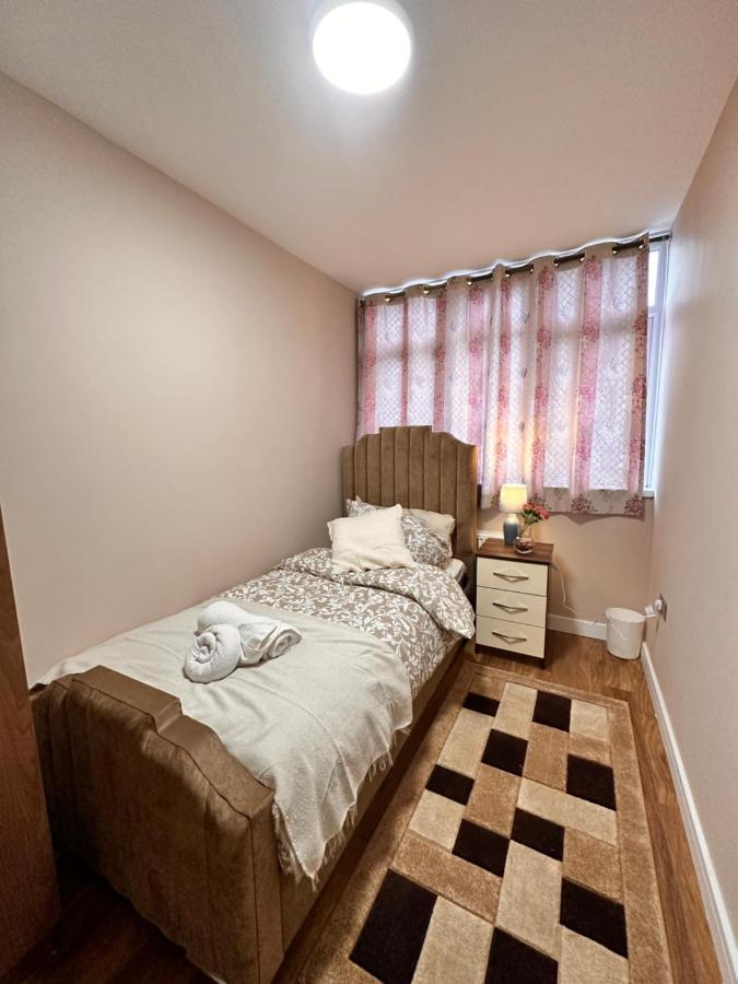 Canary Wharf Single Double And En-Suite Rooms 런던 외부 사진