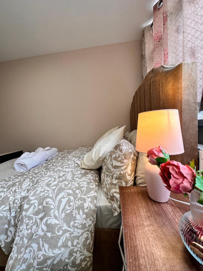 Canary Wharf Single Double And En-Suite Rooms 런던 외부 사진