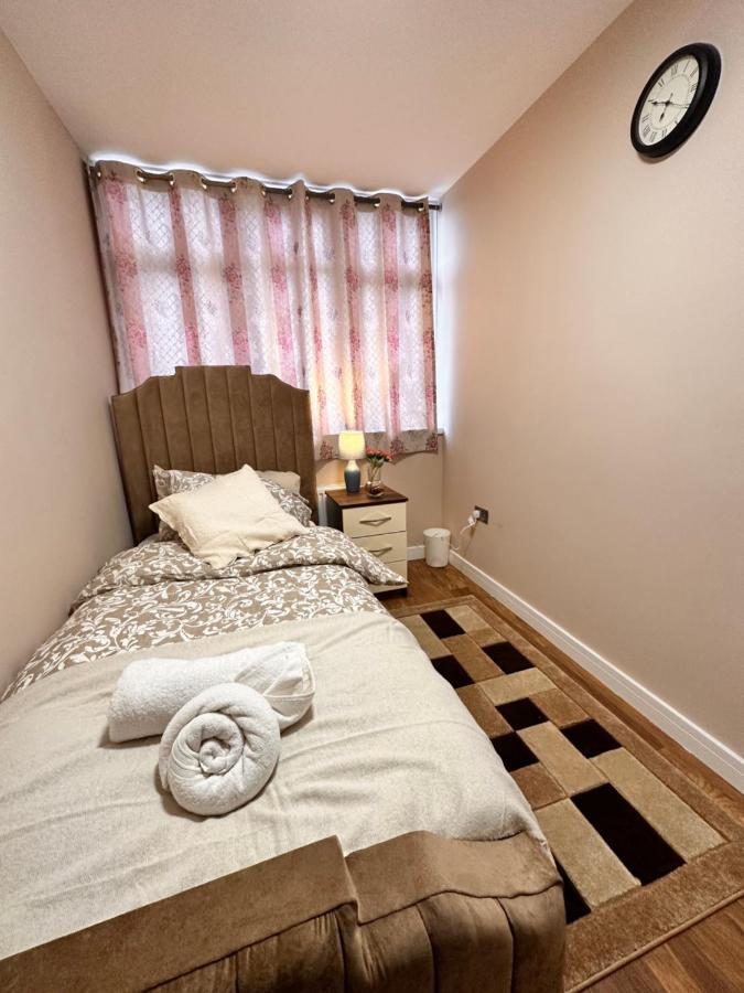 Canary Wharf Single Double And En-Suite Rooms 런던 외부 사진
