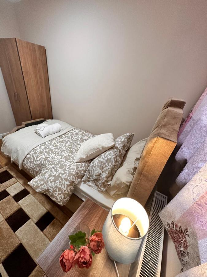 Canary Wharf Single Double And En-Suite Rooms 런던 외부 사진