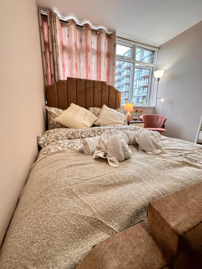 Canary Wharf Single Double And En-Suite Rooms 런던 외부 사진