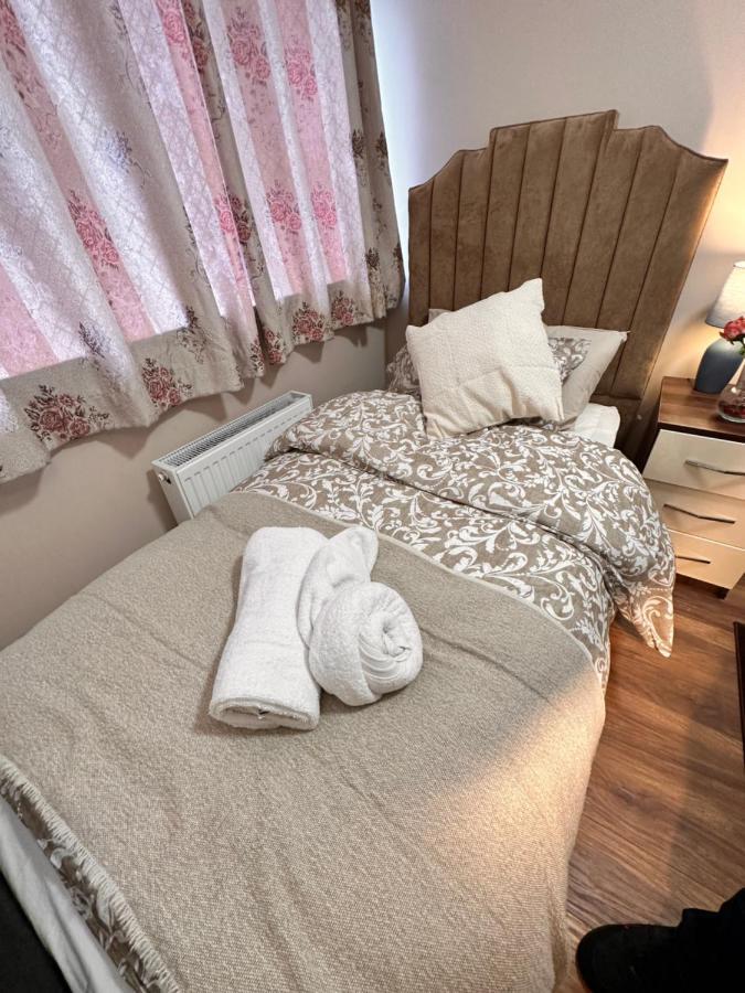 Canary Wharf Single Double And En-Suite Rooms 런던 외부 사진
