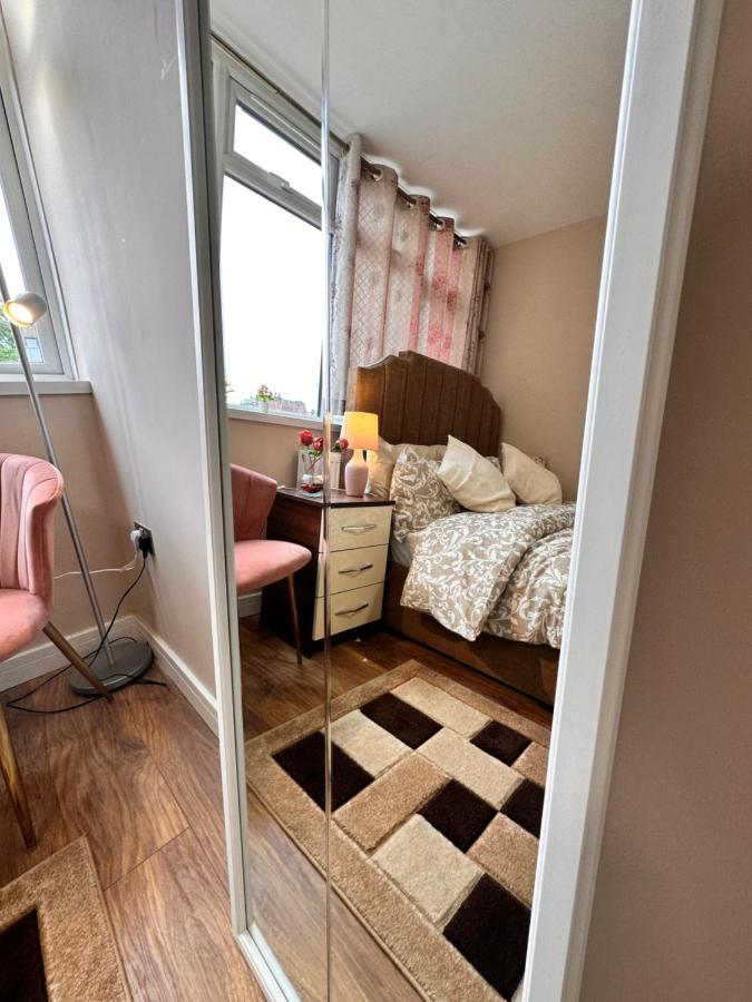 Canary Wharf Single Double And En-Suite Rooms 런던 외부 사진