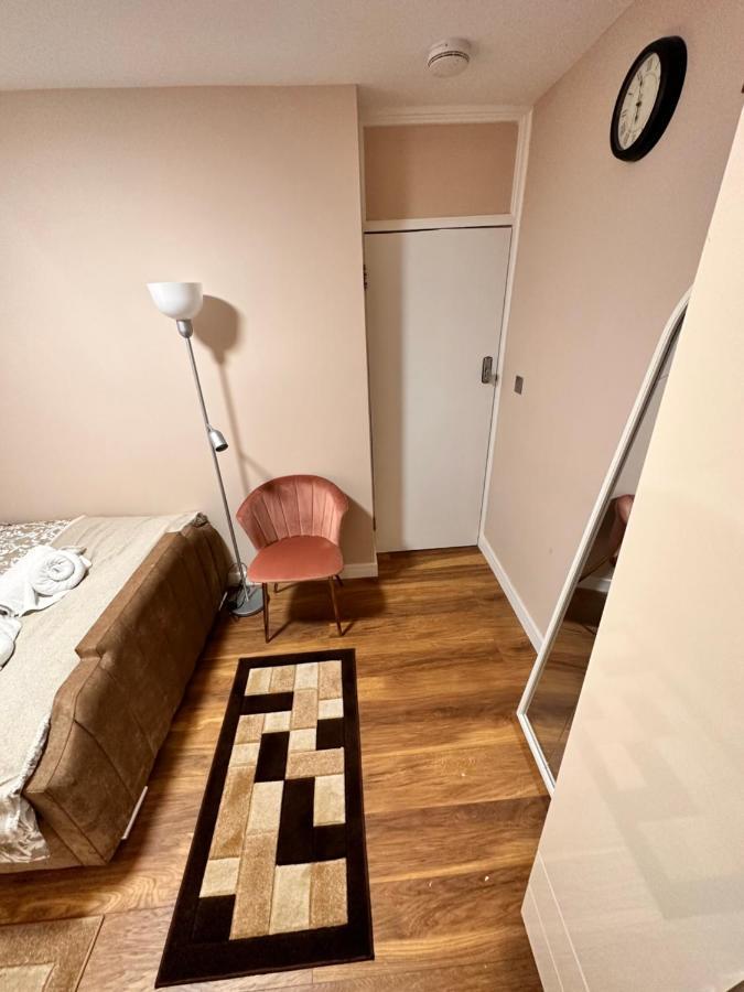 Canary Wharf Single Double And En-Suite Rooms 런던 외부 사진
