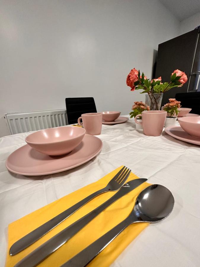 Canary Wharf Single Double And En-Suite Rooms 런던 외부 사진