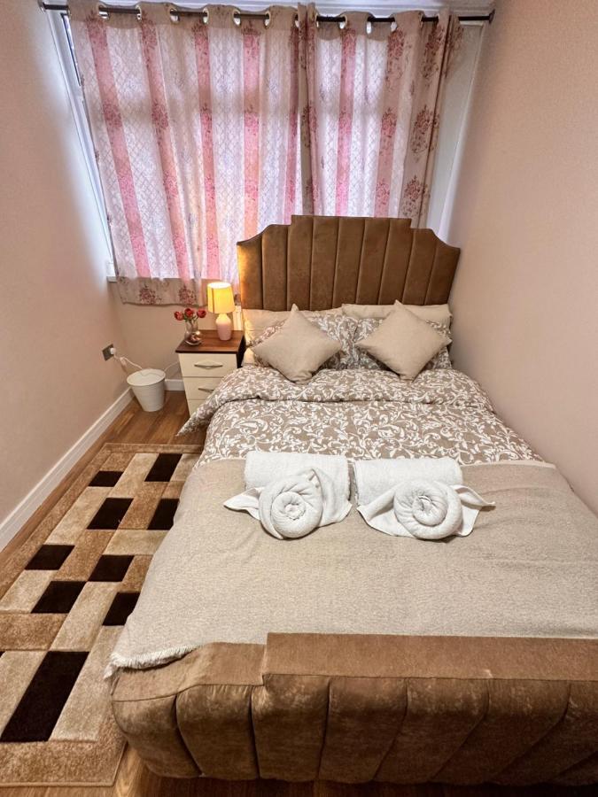 Canary Wharf Single Double And En-Suite Rooms 런던 외부 사진