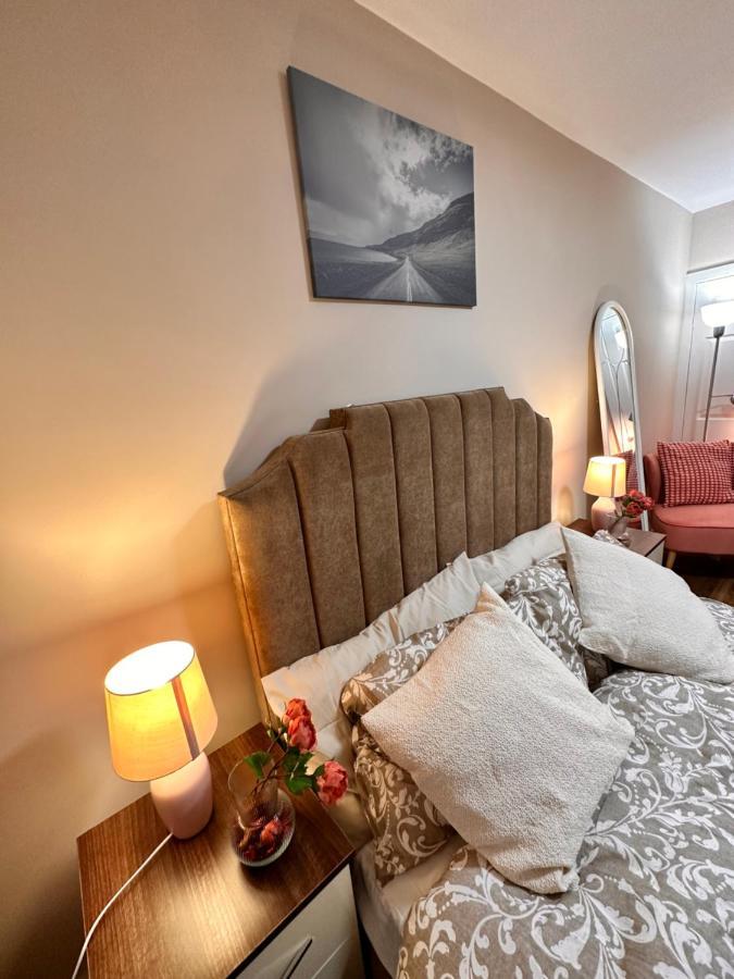 Canary Wharf Single Double And En-Suite Rooms 런던 외부 사진