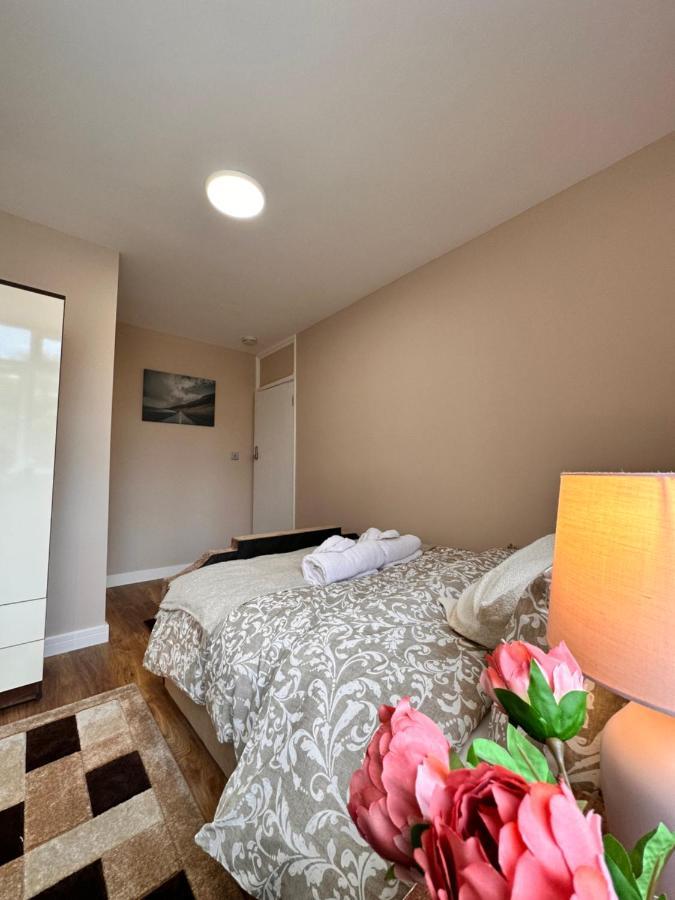 Canary Wharf Single Double And En-Suite Rooms 런던 외부 사진