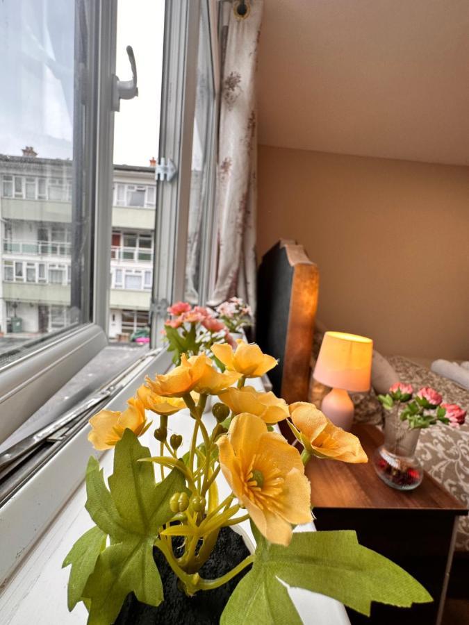 Canary Wharf Single Double And En-Suite Rooms 런던 외부 사진